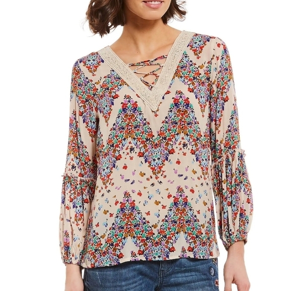 Democracy Tops - Democracy Micro Floral Embroidered V Neck Balloon Sleeve Blouse Women's Medium